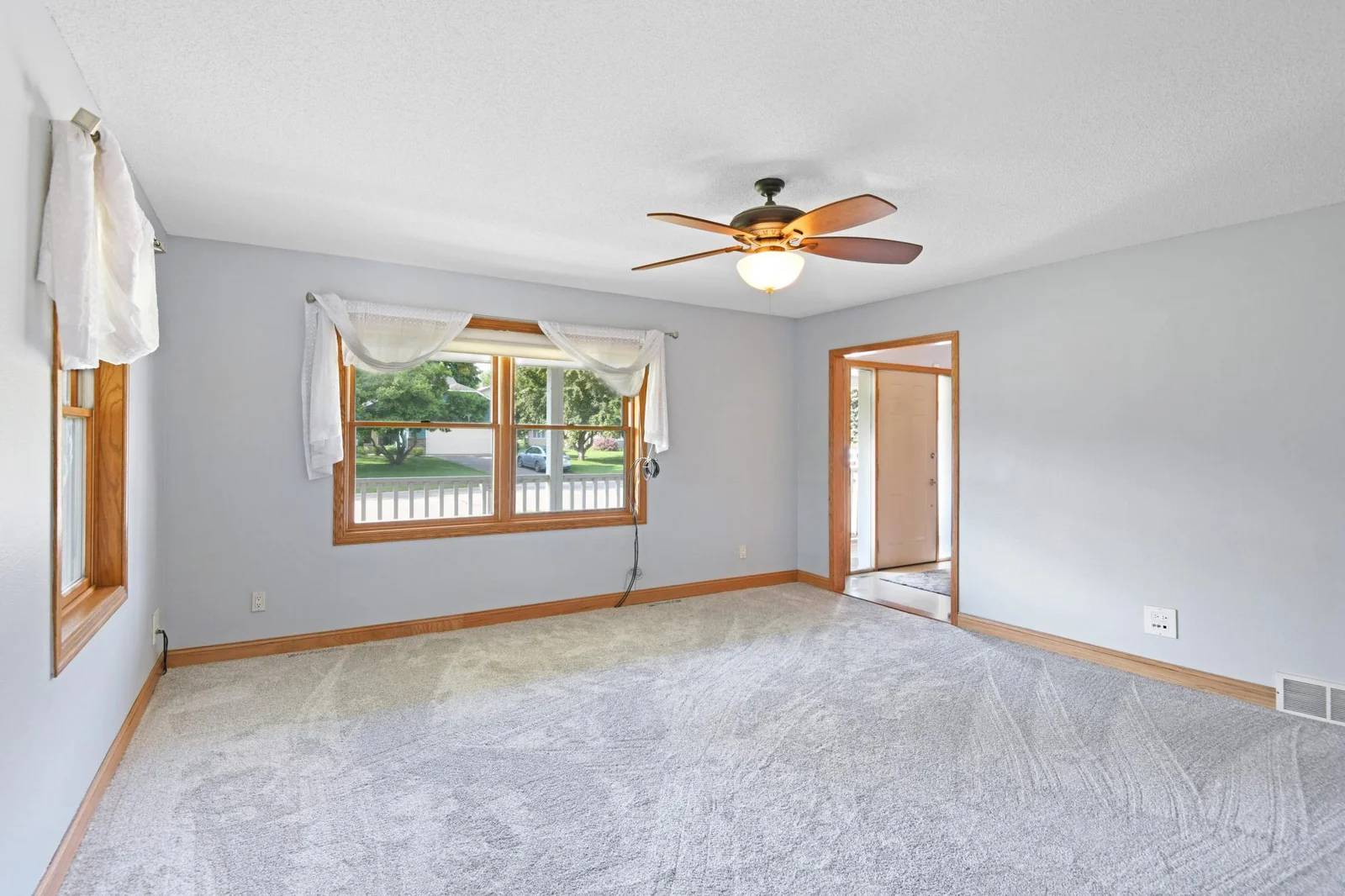 Main floor livingroom