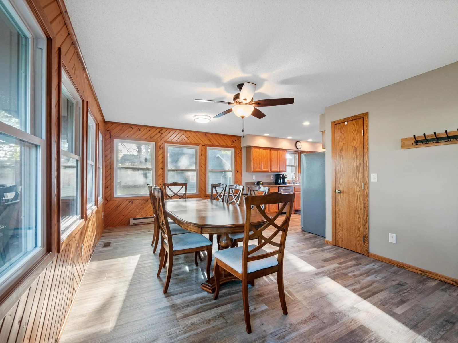 Dining Area 2.JPG