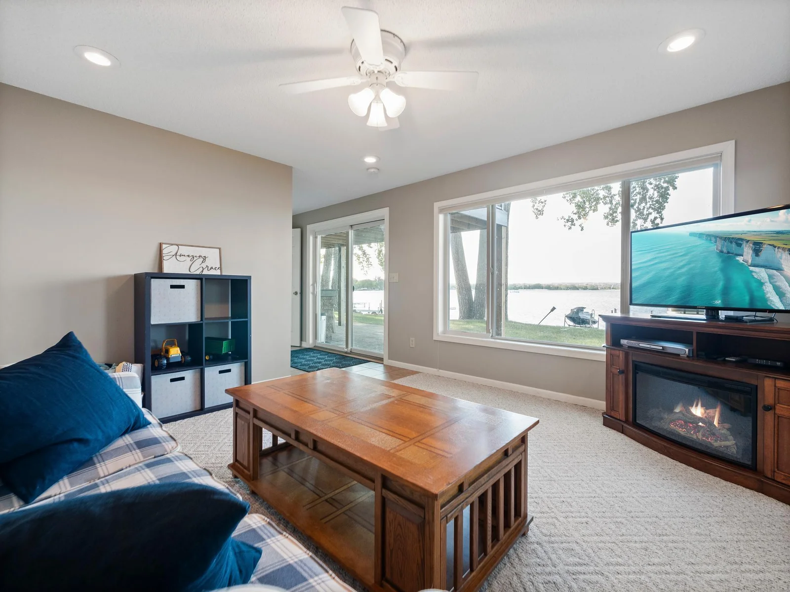 Family room 2 - Copy (2).JPG