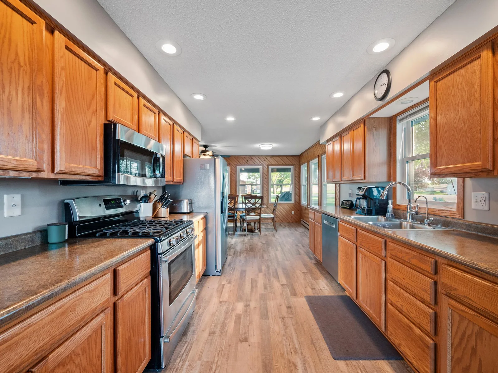 Kitchen - Copy (2).JPG