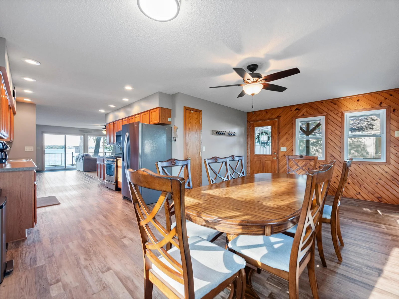 Dining Area 3.JPG