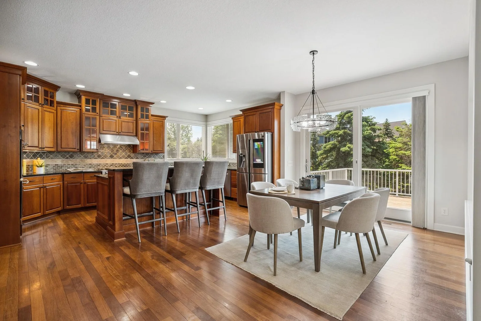 Spacious eat-in area comfortably fits up to a 72" table—ideal for hosting family and friends.