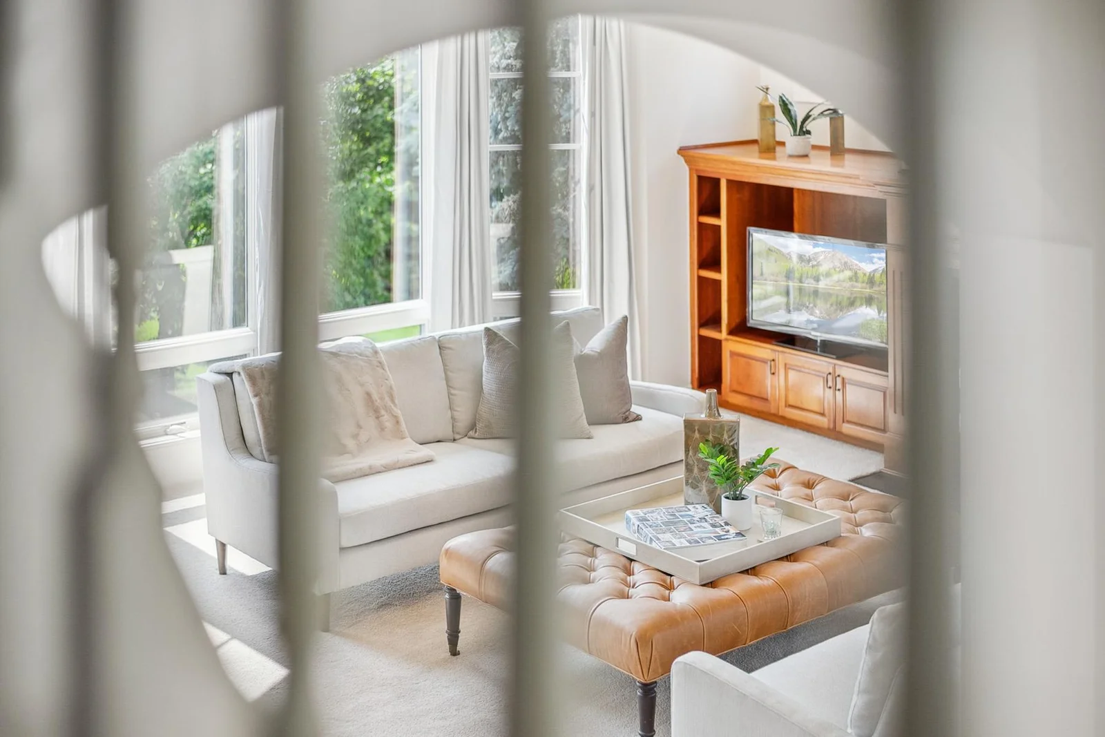 A bright, inviting living room designed for both relaxing evenings and lively gatherings.