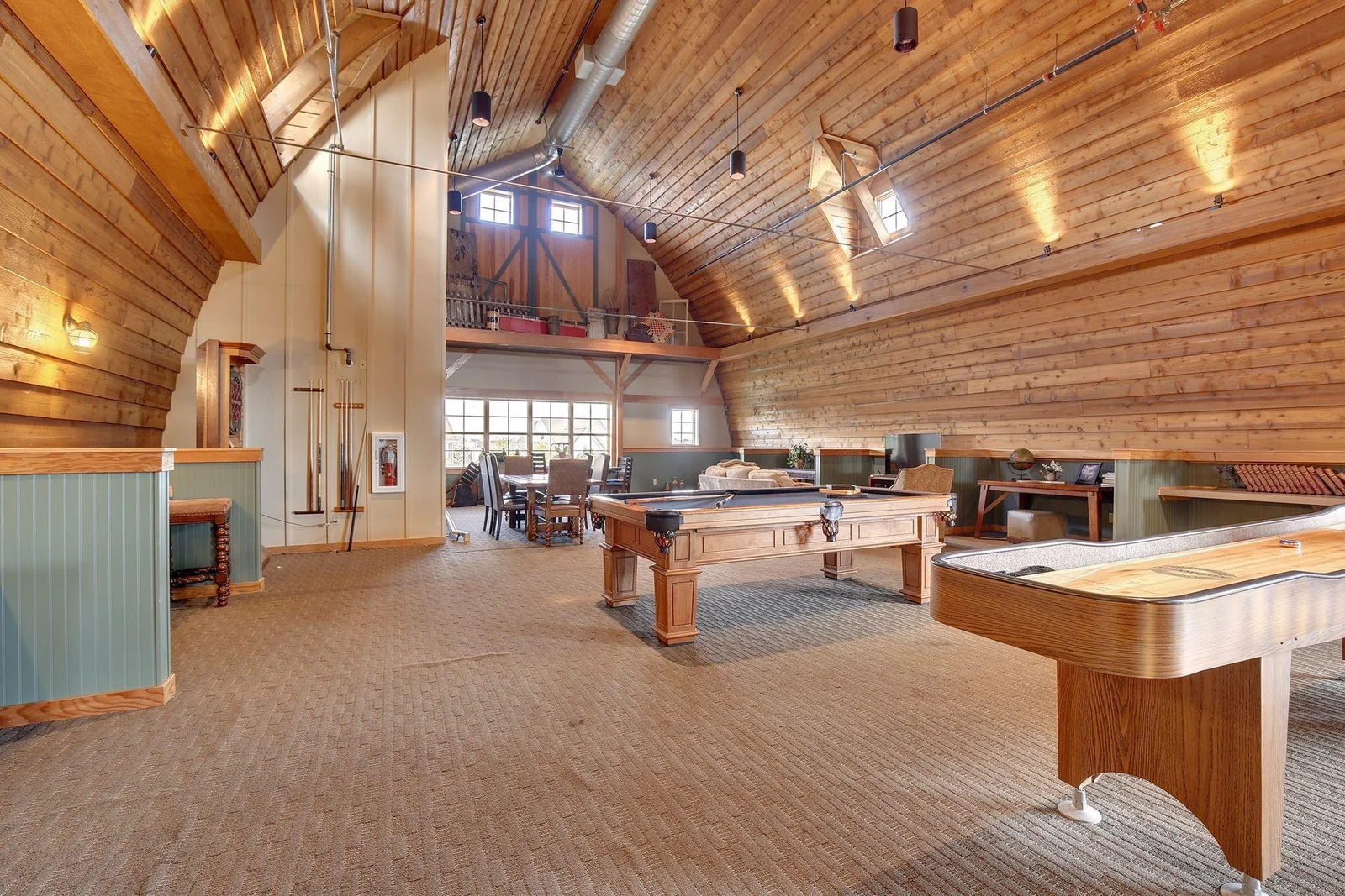 Lake-style living without leaving the suburbs.