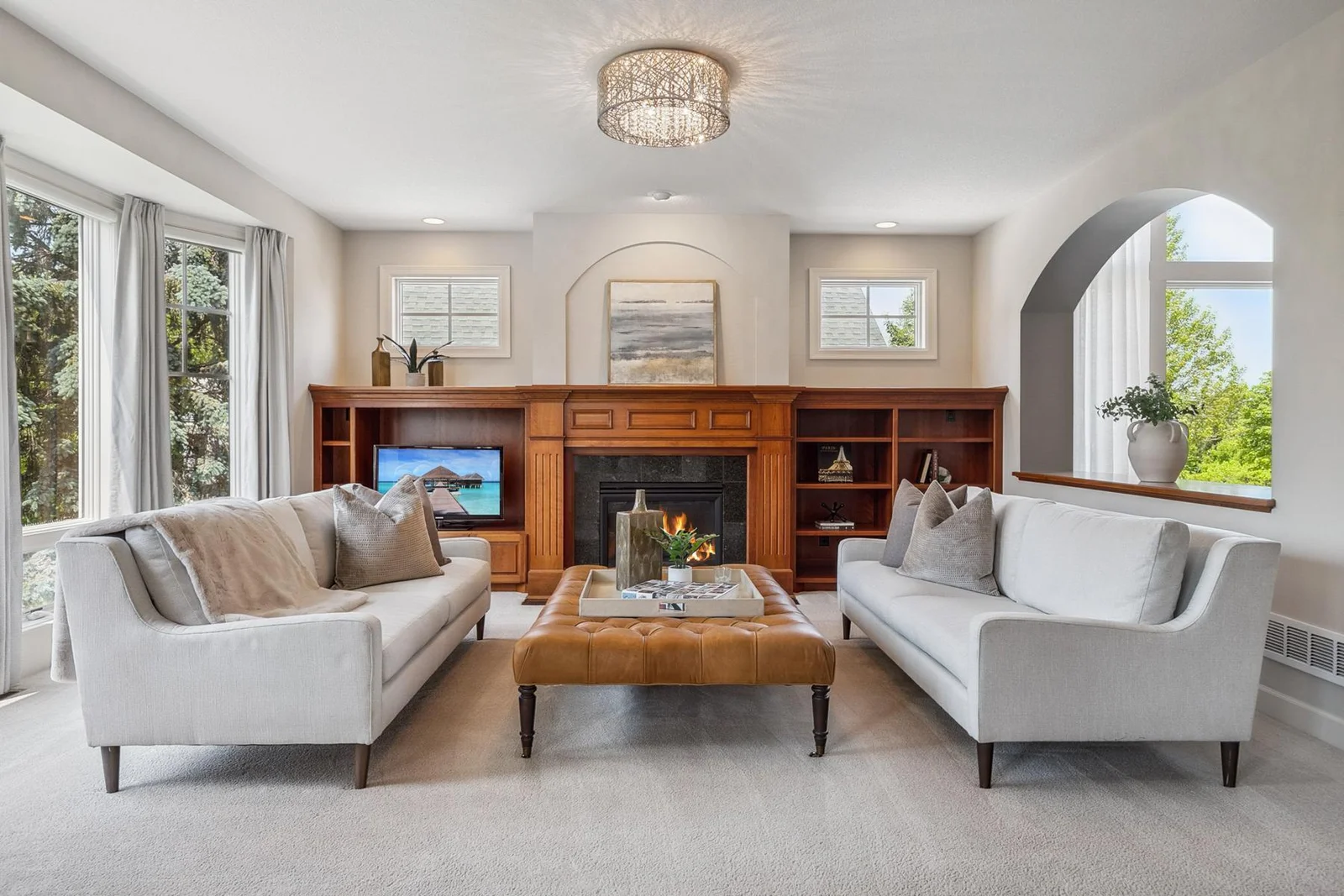 The perfect gathering space—open, bright, and designed for connection.