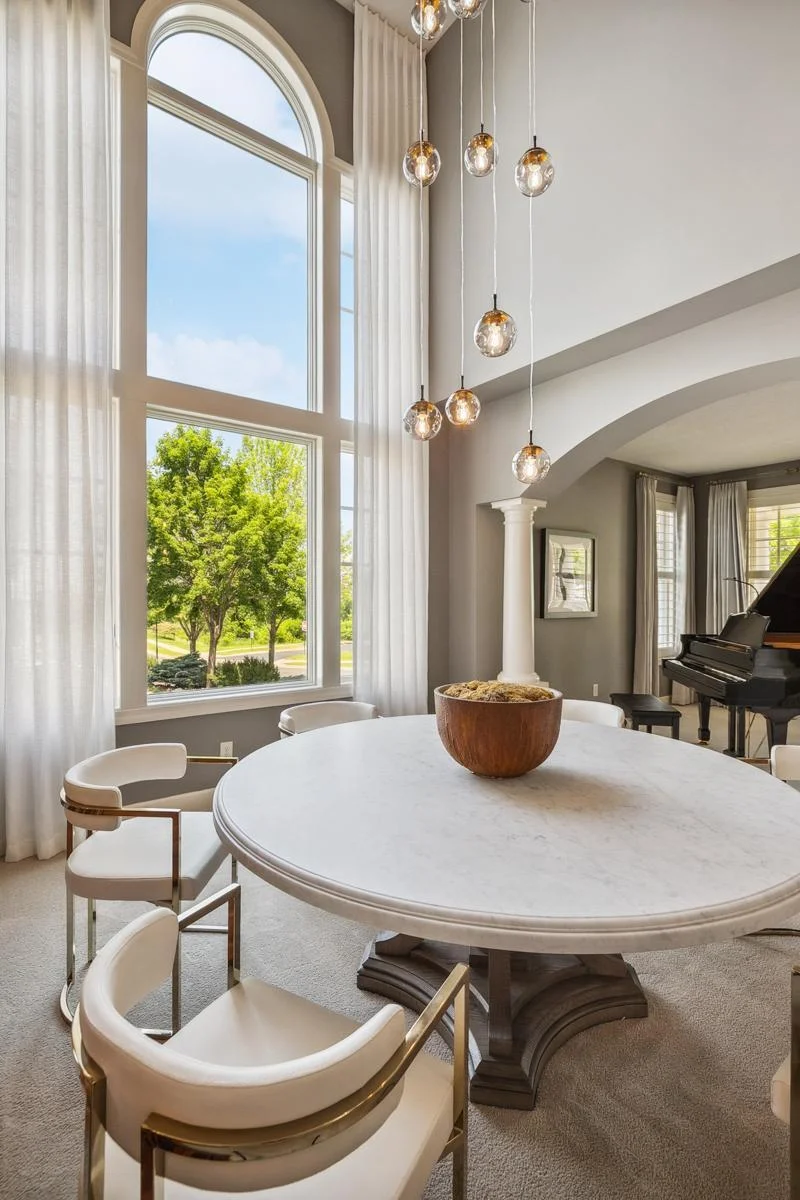 Formal dining room with volume and elegance—perfect for unforgettable dinner parties.