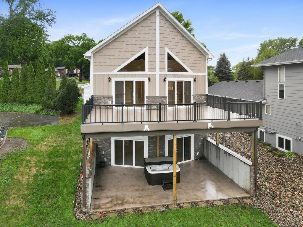 Two Levels for entertainment with a Lake lifestyle.