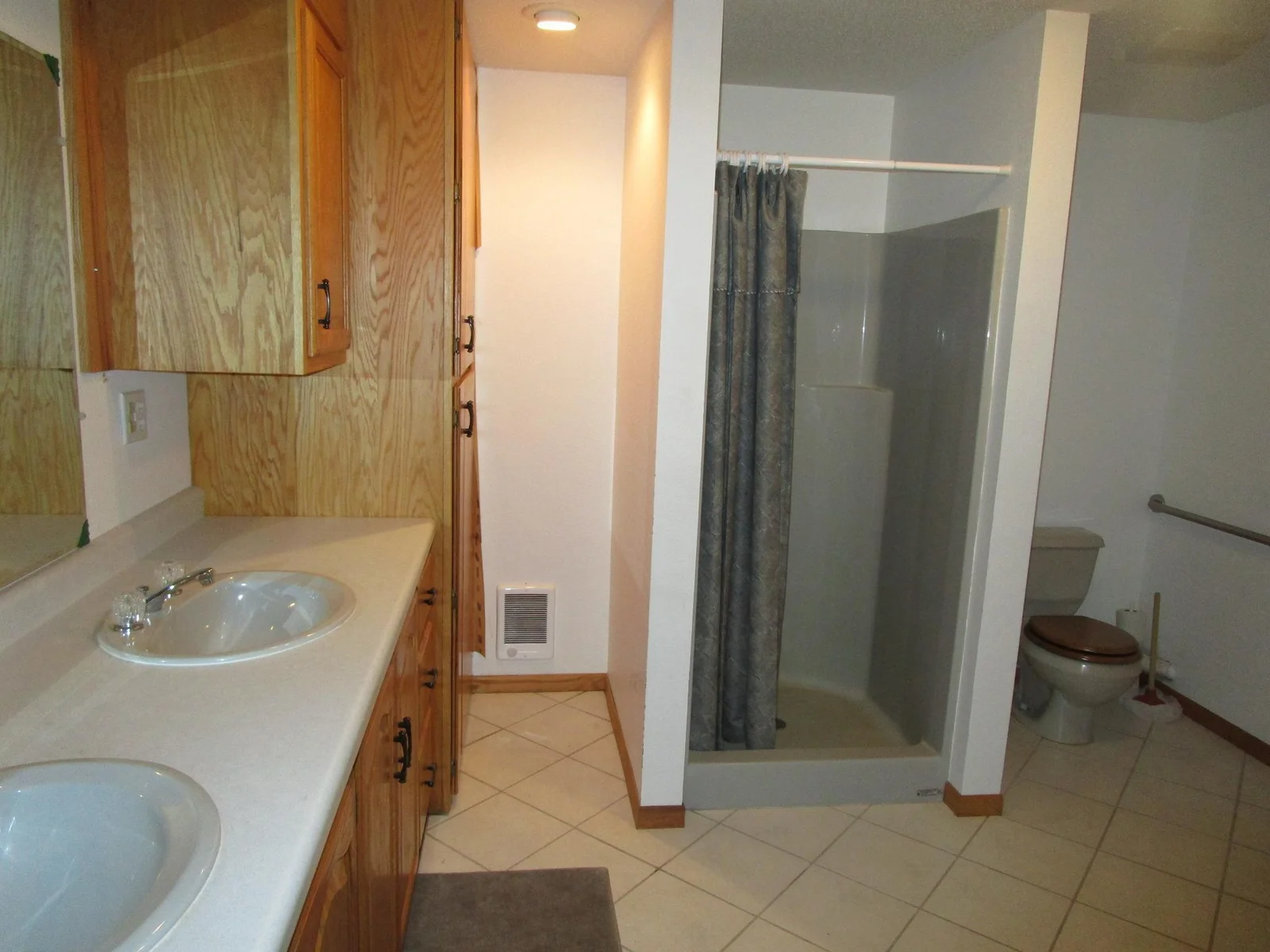 Full Bath.JPG