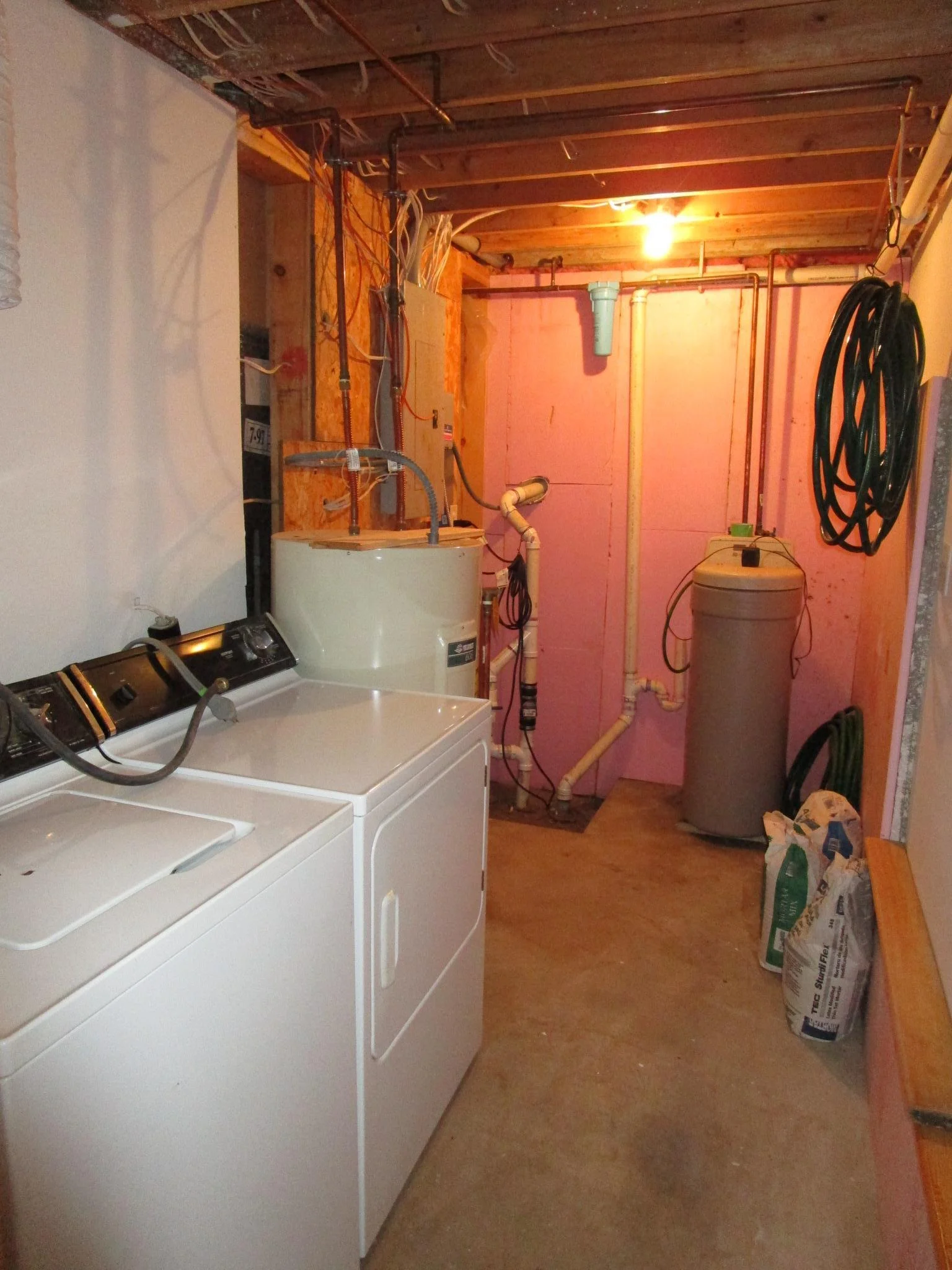 Lower Level Laundry.JPG
