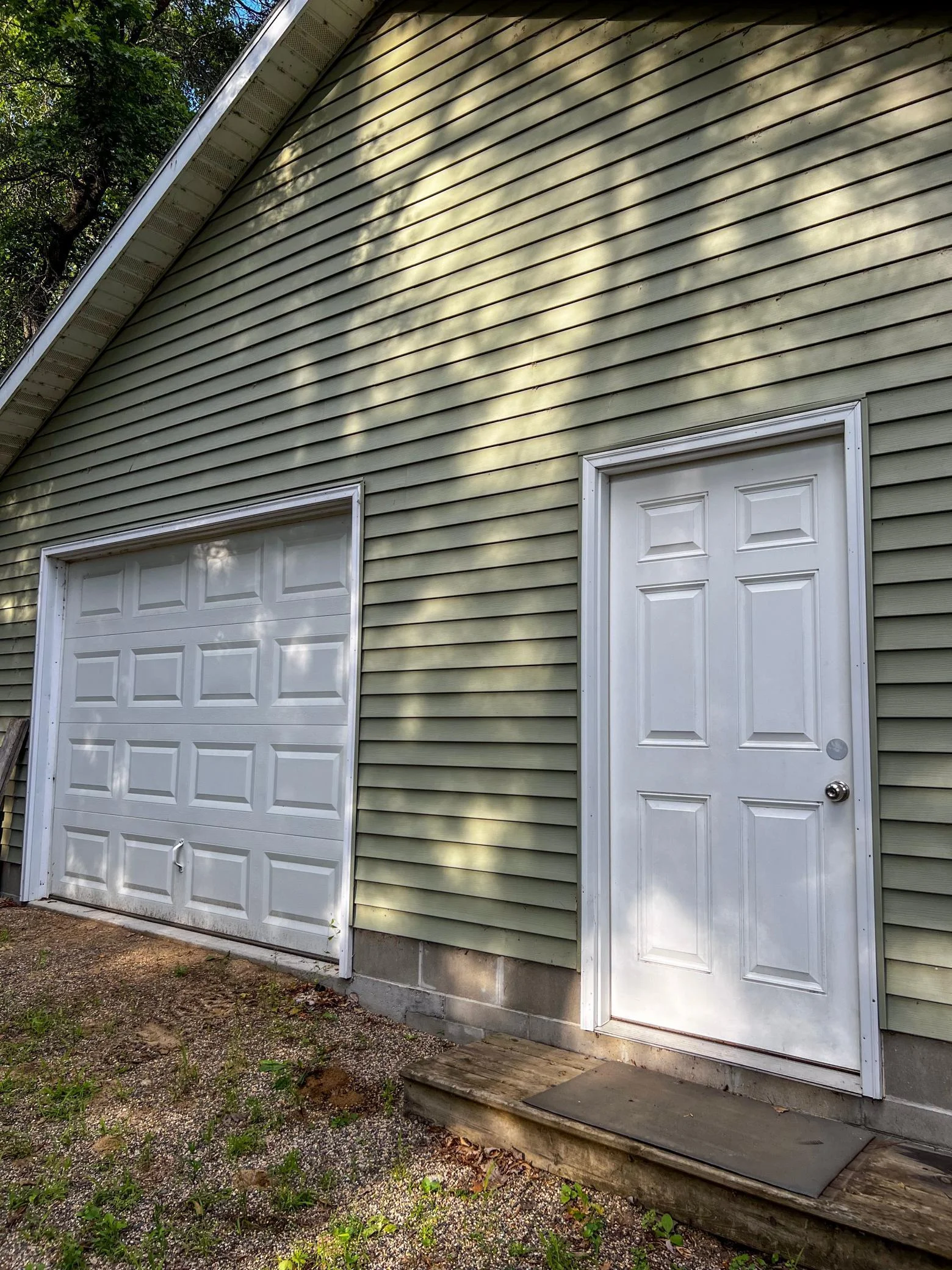 Storage Garage / fish cleaning house