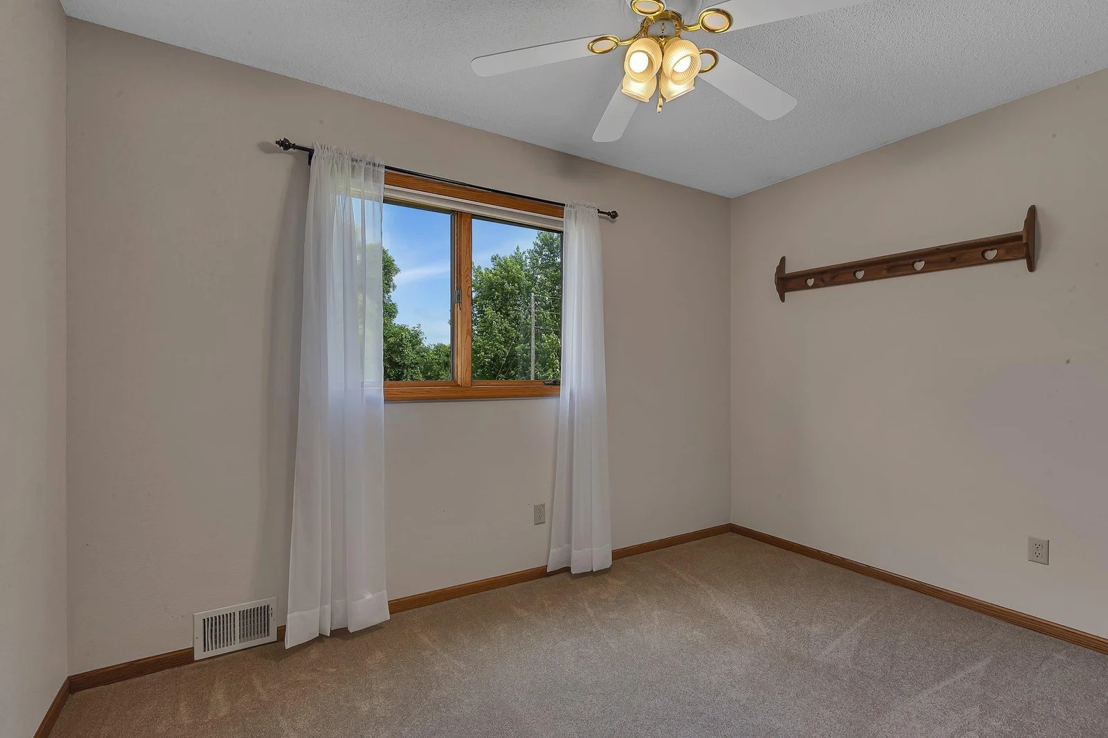 3rd bedroom on upper level - all bedrooms on the same level