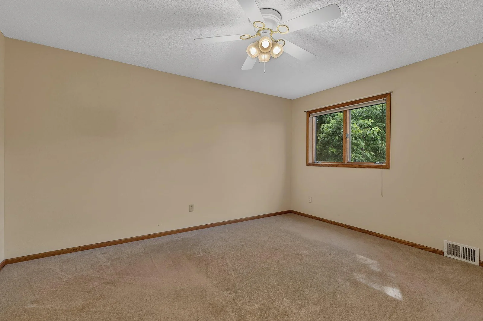 2nd bedroom on upper level - all bedrooms on the same level