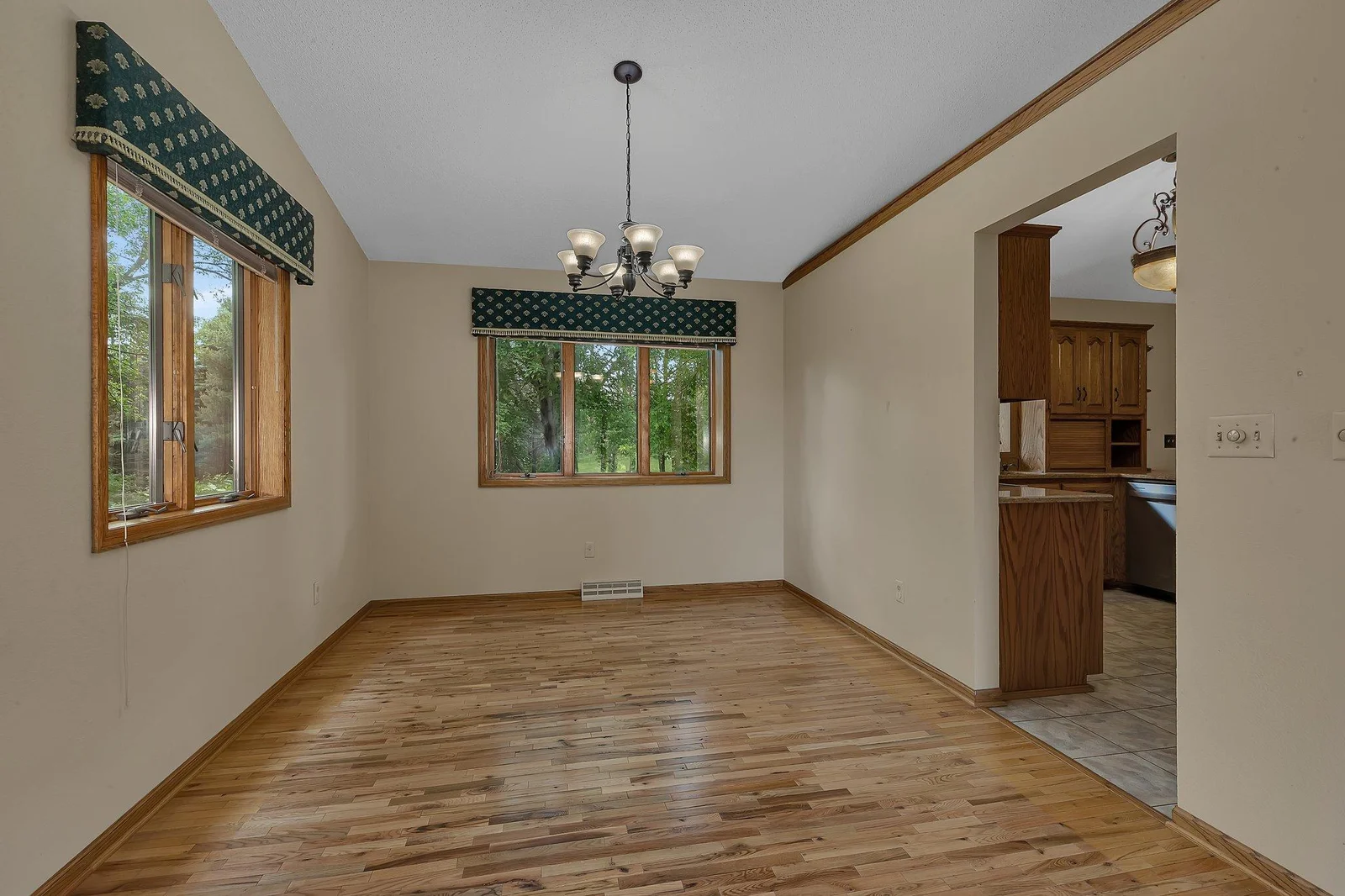 Livingroom flows nicely into this dining room, just off of the kitchen - Great natural light!