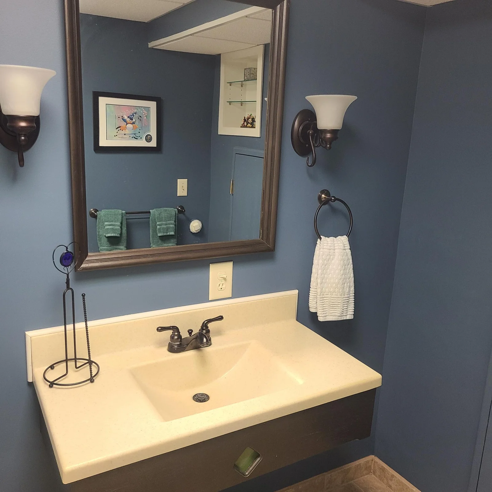 lower level bath.jpg