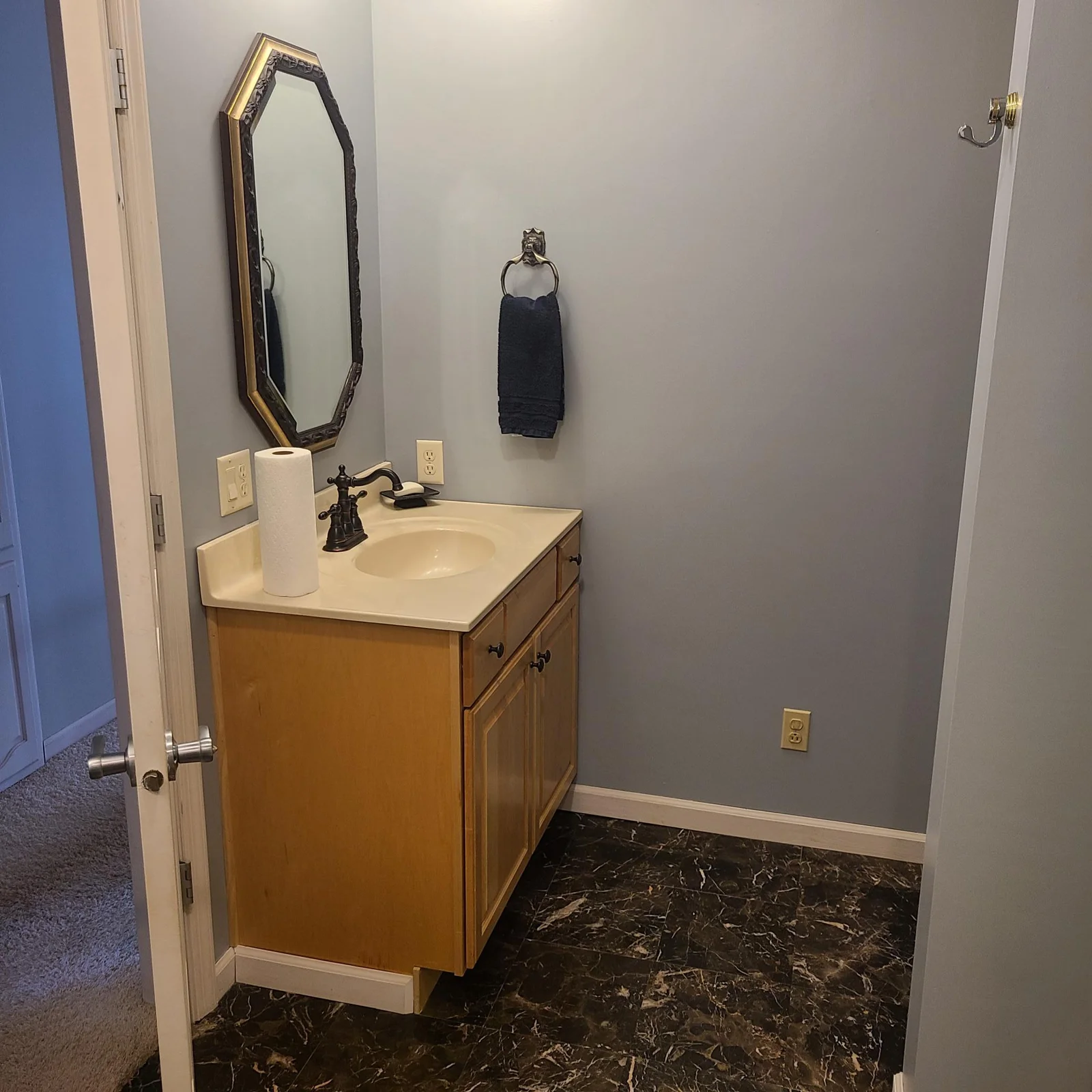 2nd bath 2.jpg