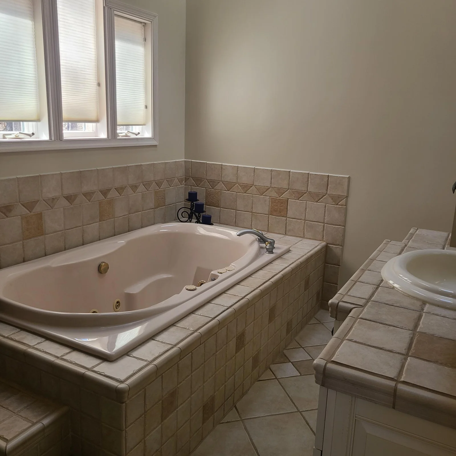 primary bedroom en suite bathroom.jpg