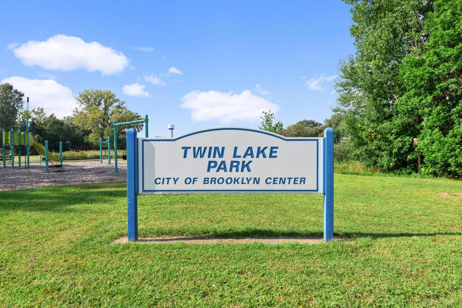 Beachside condos are adjacent to Twin Lake Park.