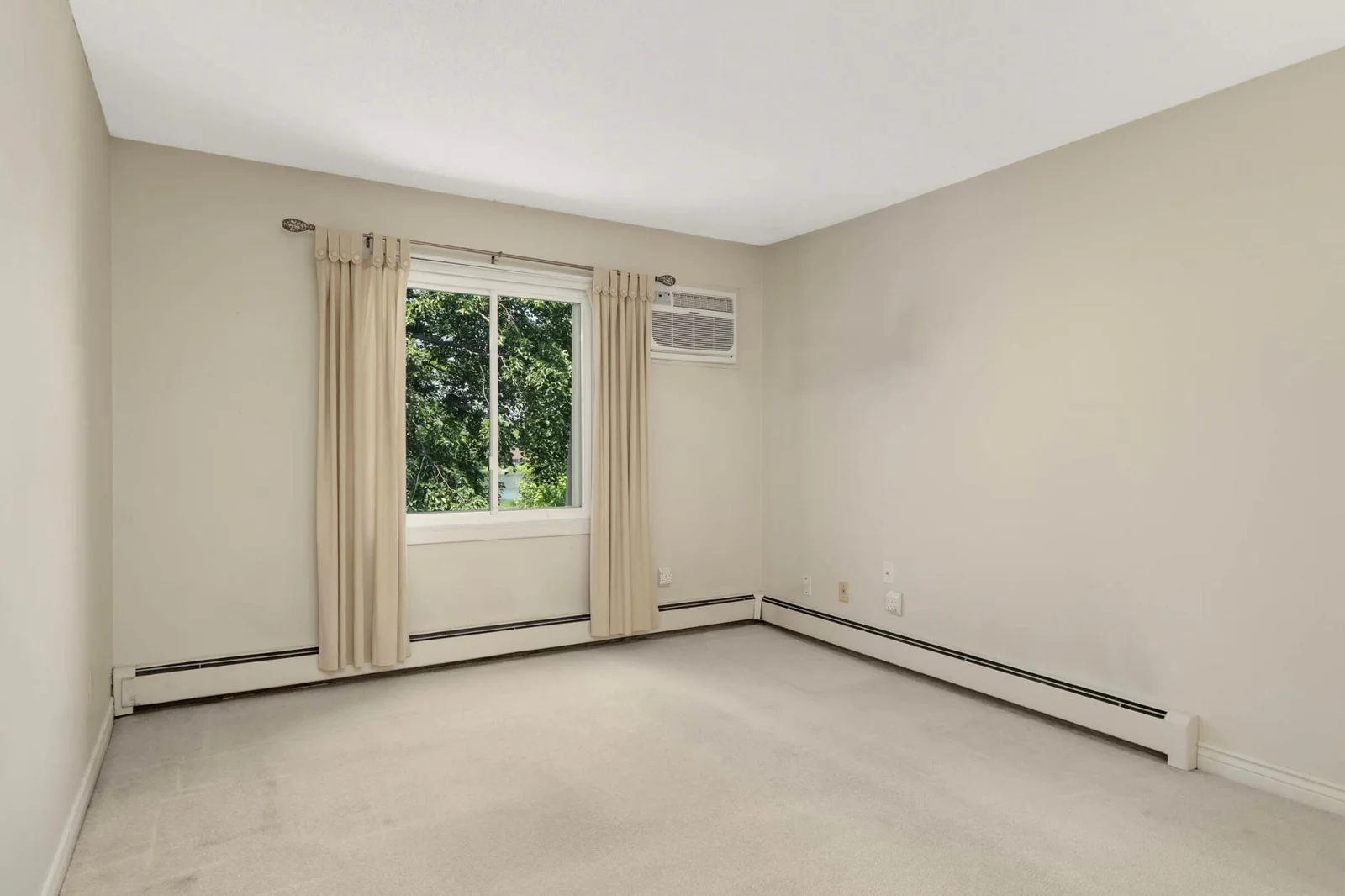 Spacious primary bedroom.