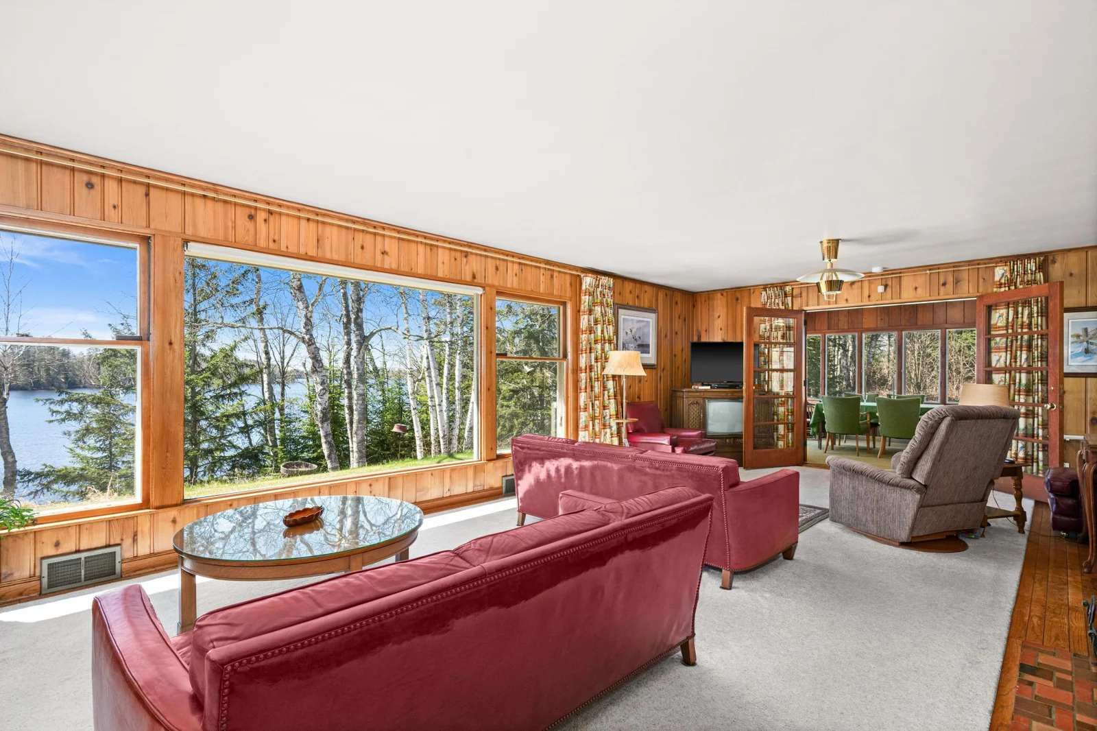 Family Room/Lakeview