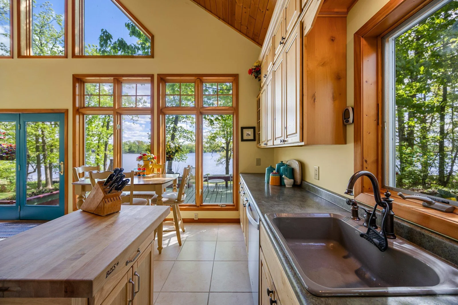 21-web-or-mls-209 9 1_2 Ave-137.jpg