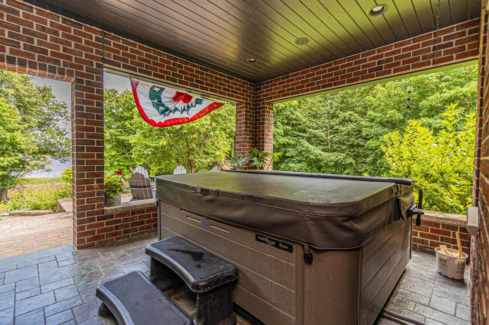 Covered Patio w/ Hot-tub.jpg