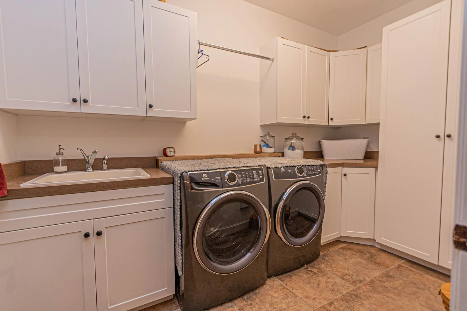 Laundry w/ loads of storage.jpg