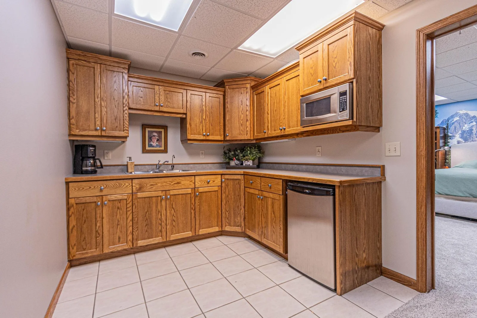 Basement Kitchenette.jpg