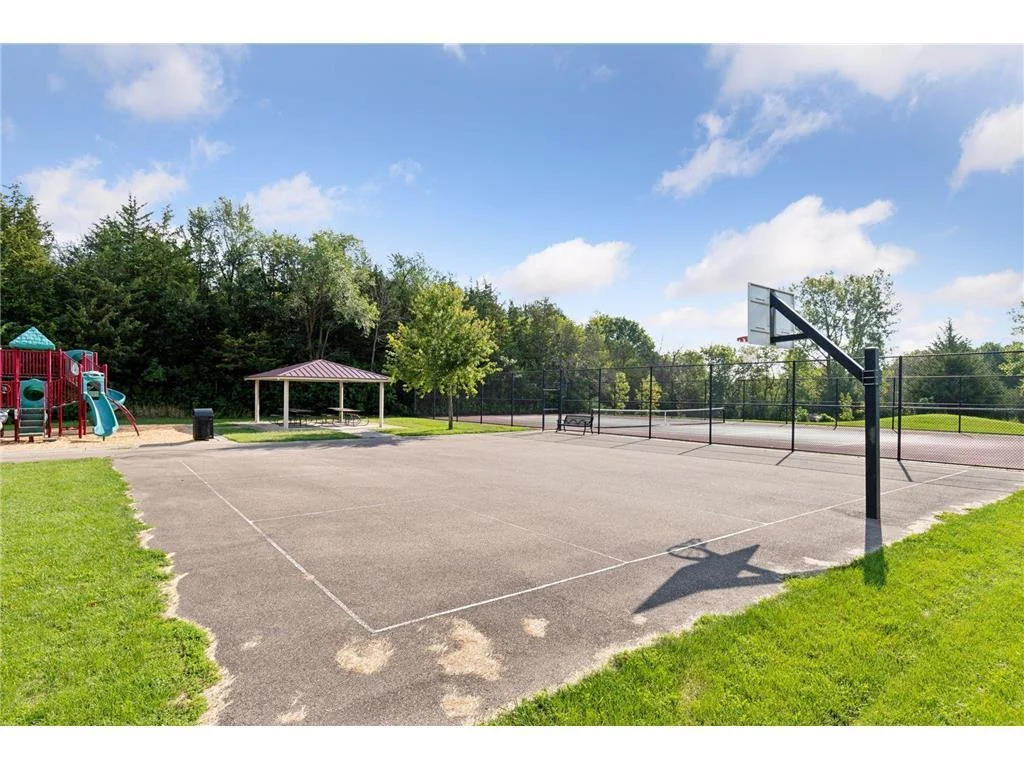 Upper Adjacent Park_tennis court_o.jpeg