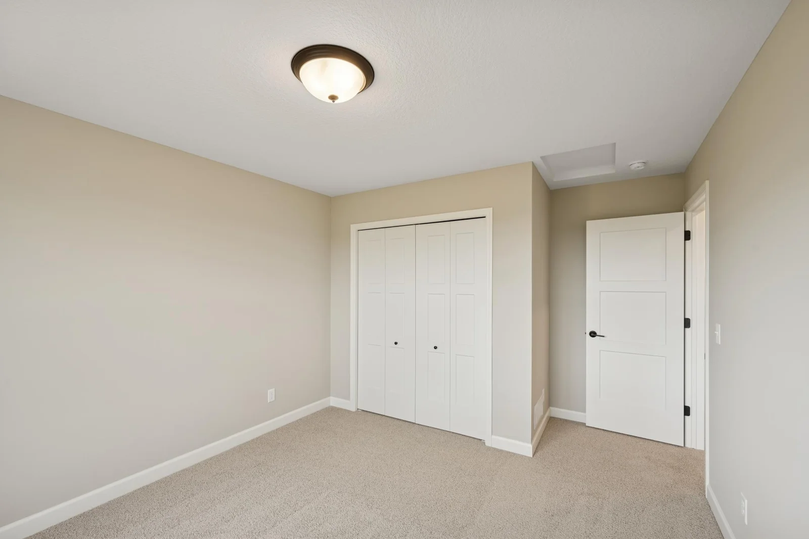 27. Bedroom .jpg