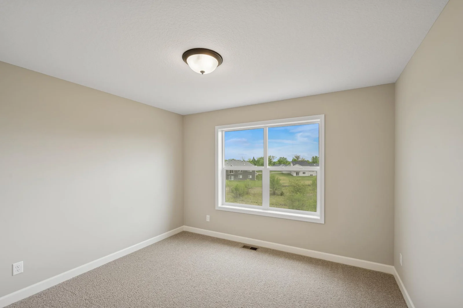 28. Bedroom.jpg
