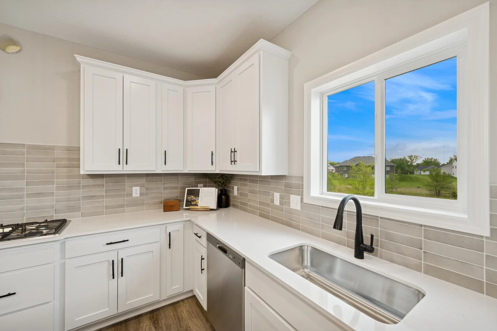 19. Kitchen.jpg