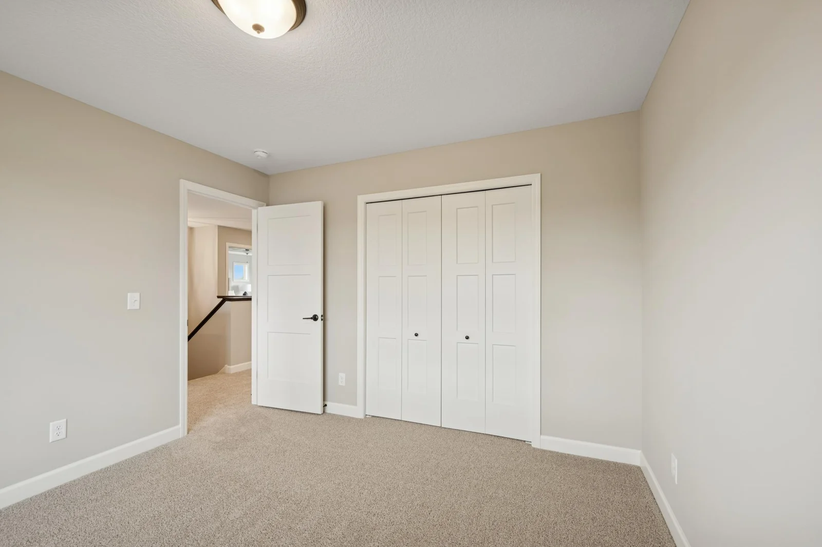 25.Bedroom.jpg