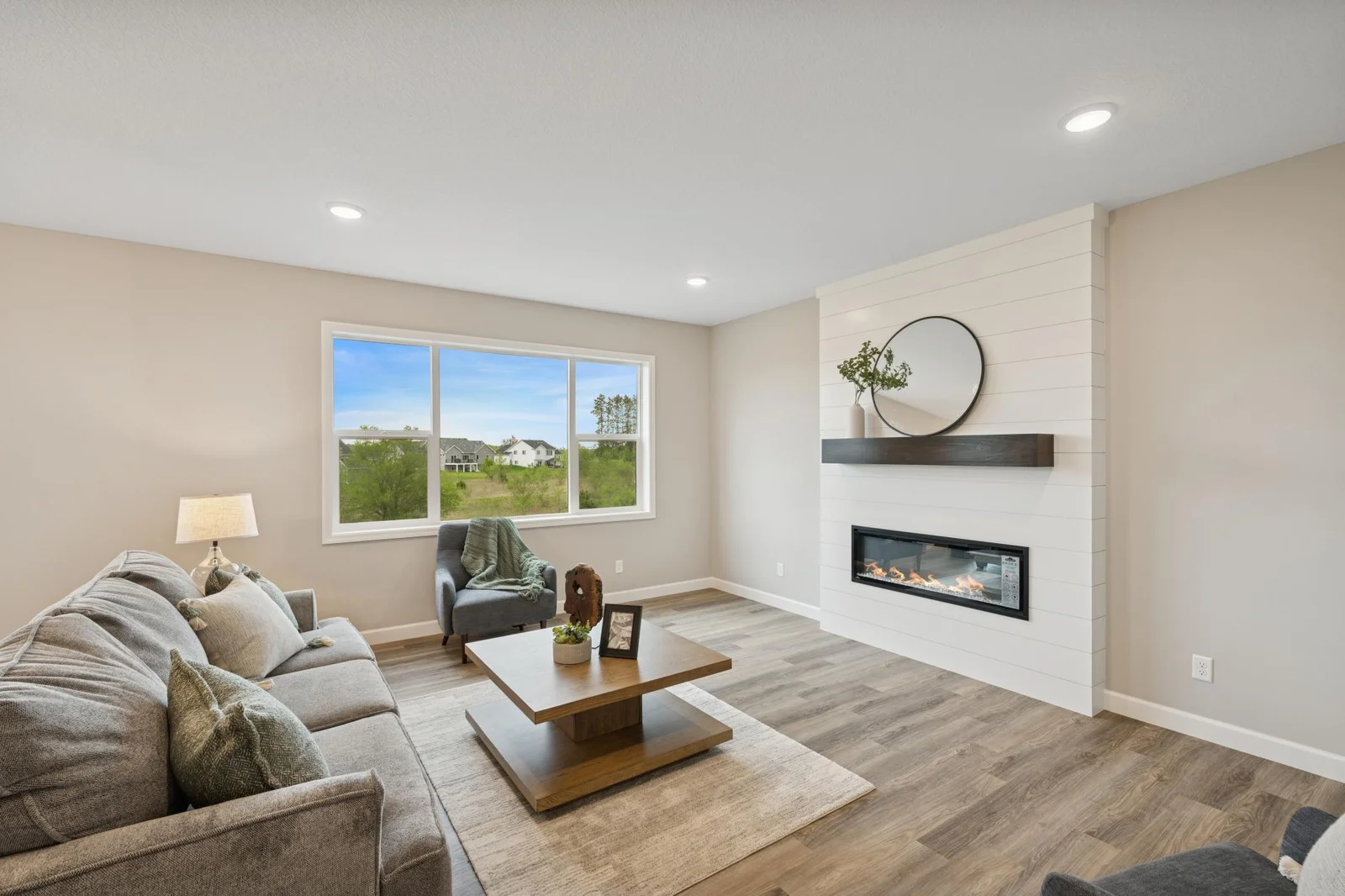 6. Living room (1).jpg