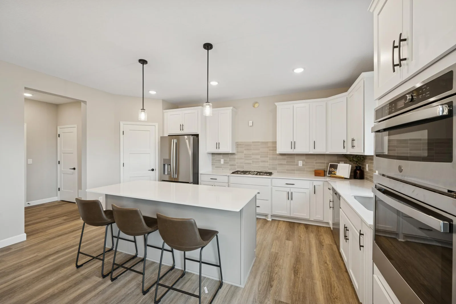 17. Kitchen .jpg