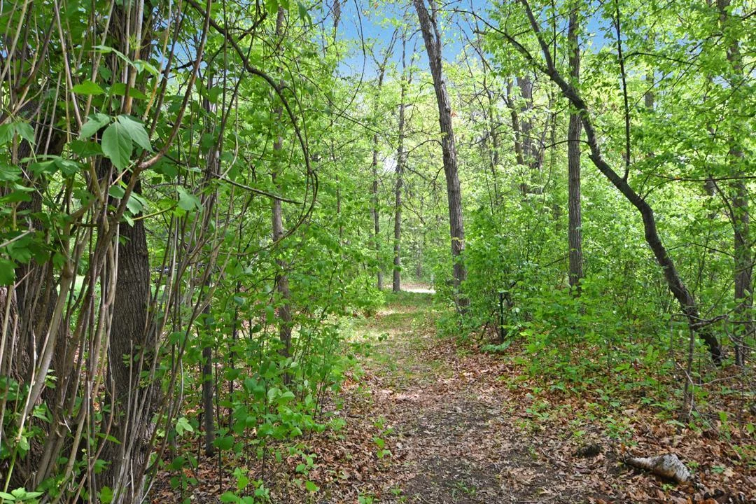 This property has deeded access to Dade Lake.