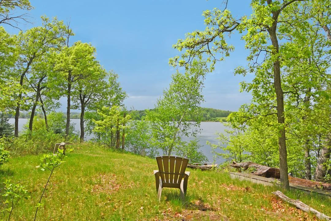 This property has deeded access to Dade Lake.