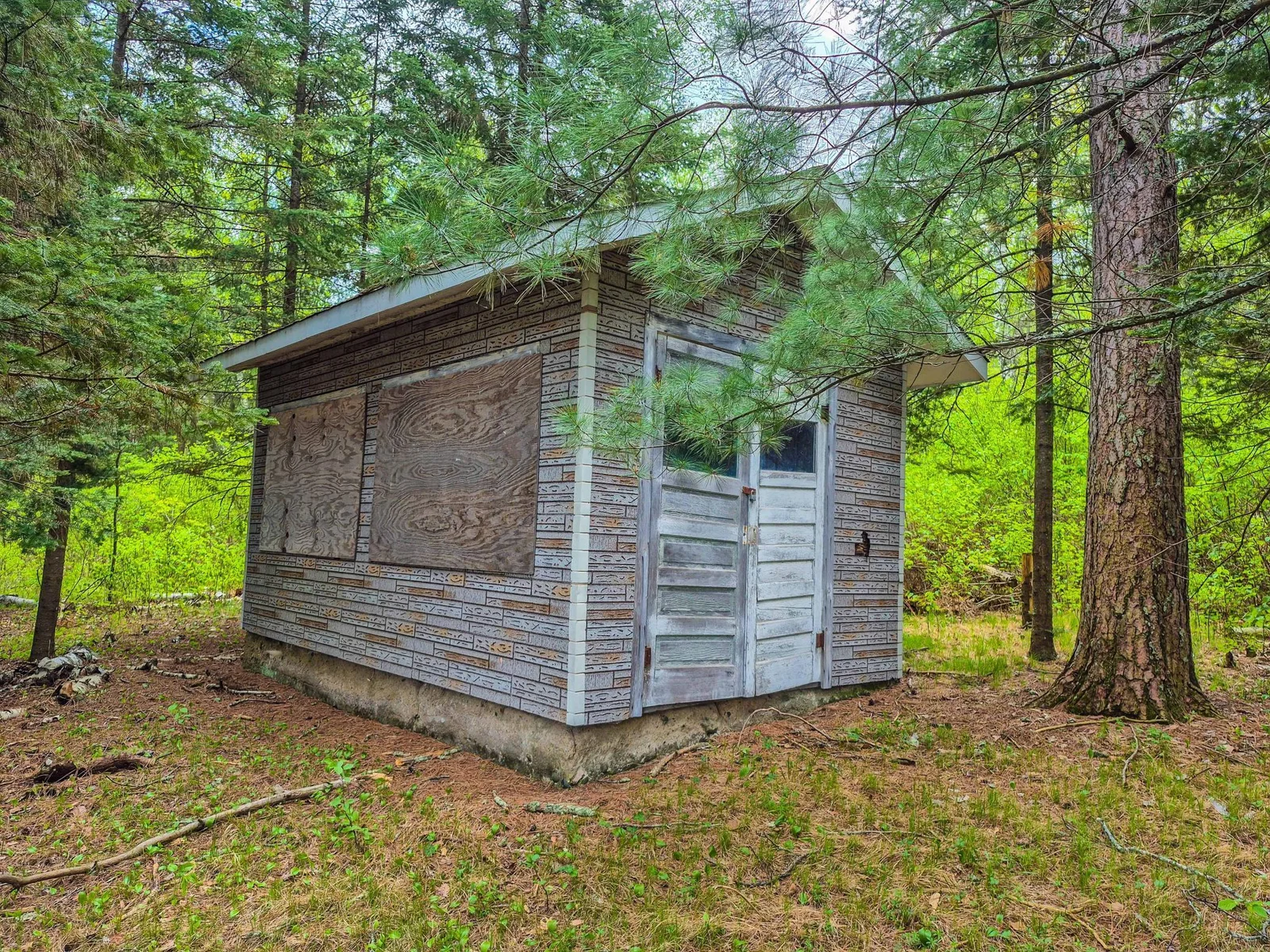 Lake side Shed