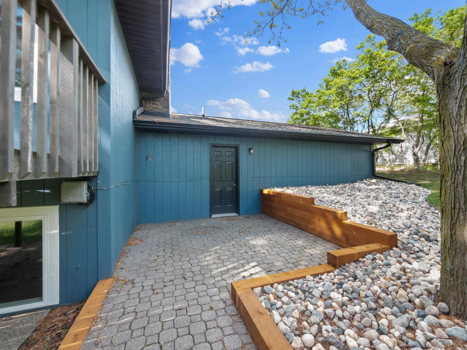 With multiple indoor and outdoor living spaces, you won't lack in space to entertain or relax.