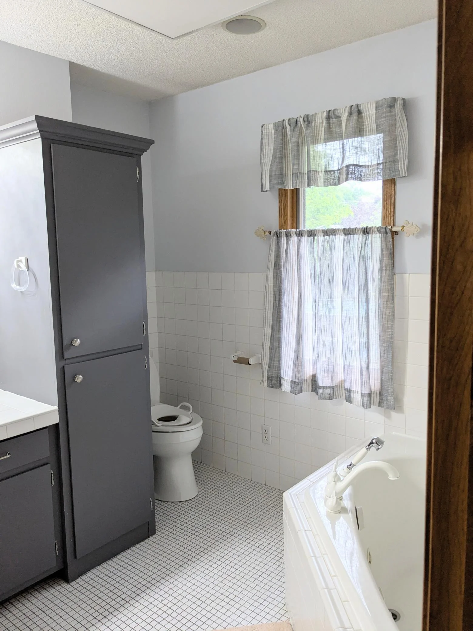 Main Full Bath