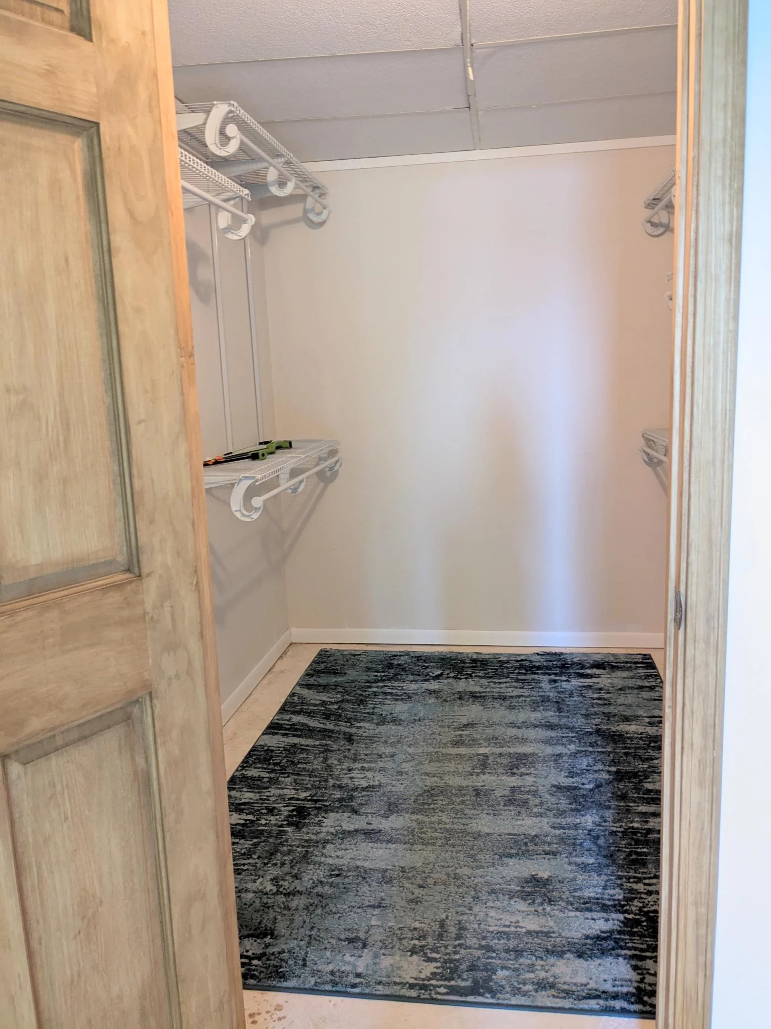 77 BR 4 LL Ensuite Closet.jpeg (2).jpg