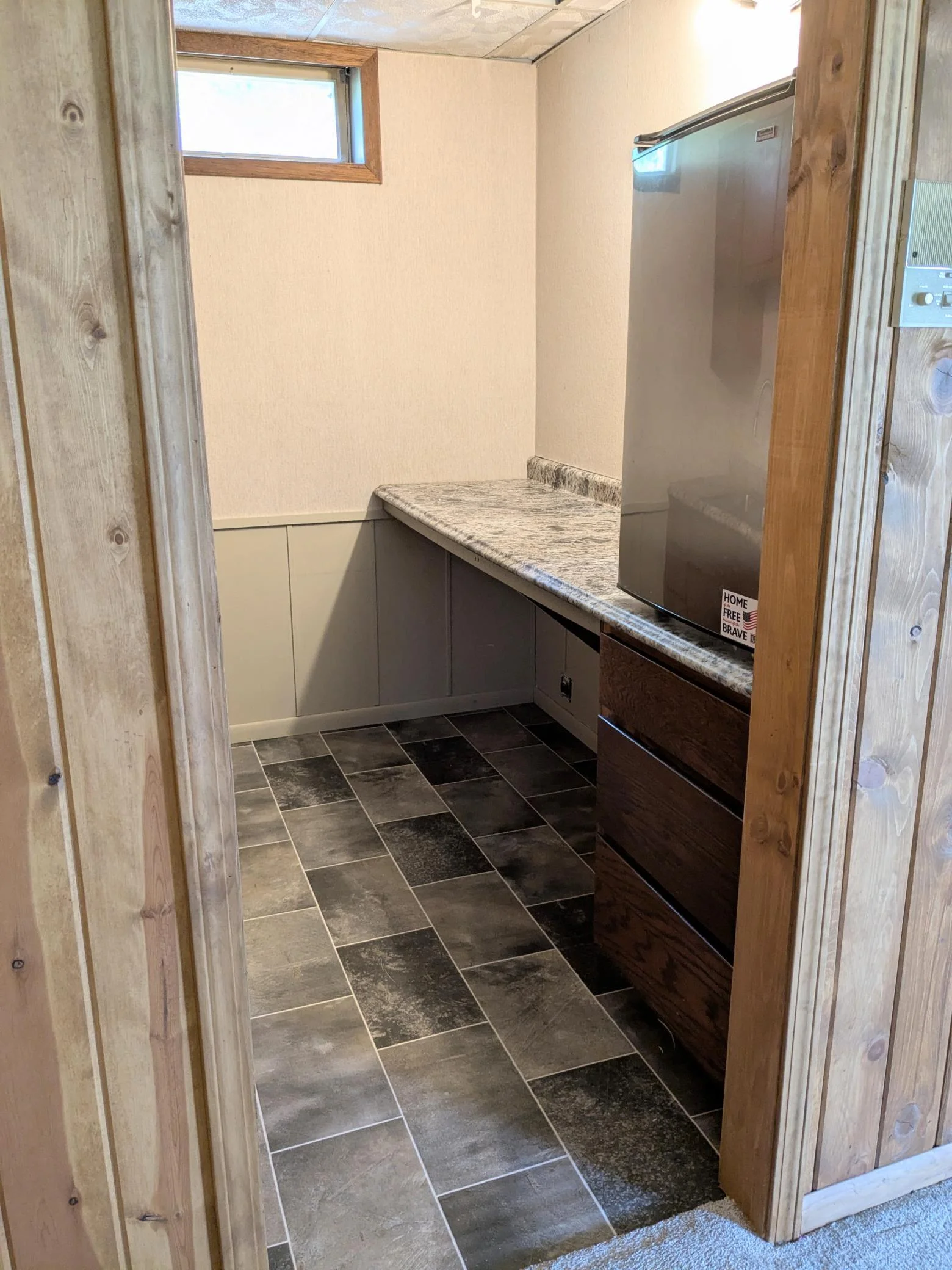 71 LL Kitchenette  (1).jpeg.jpg