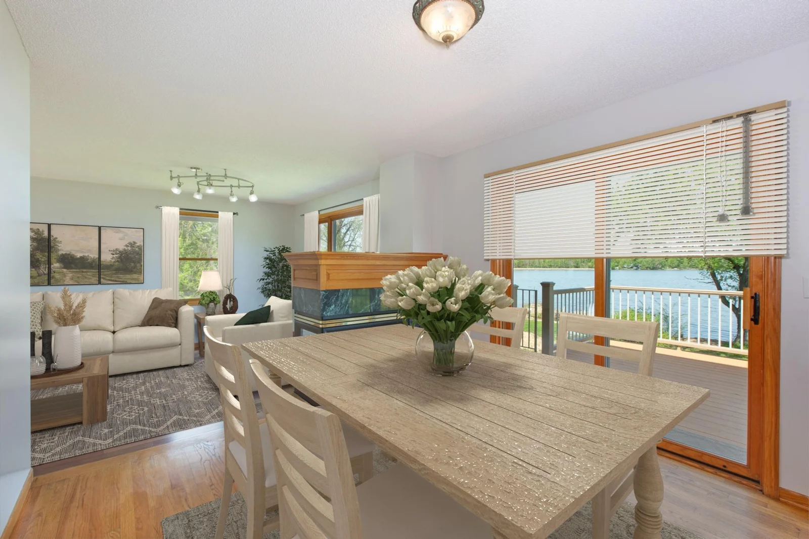 Kitchen eating area.jpg
