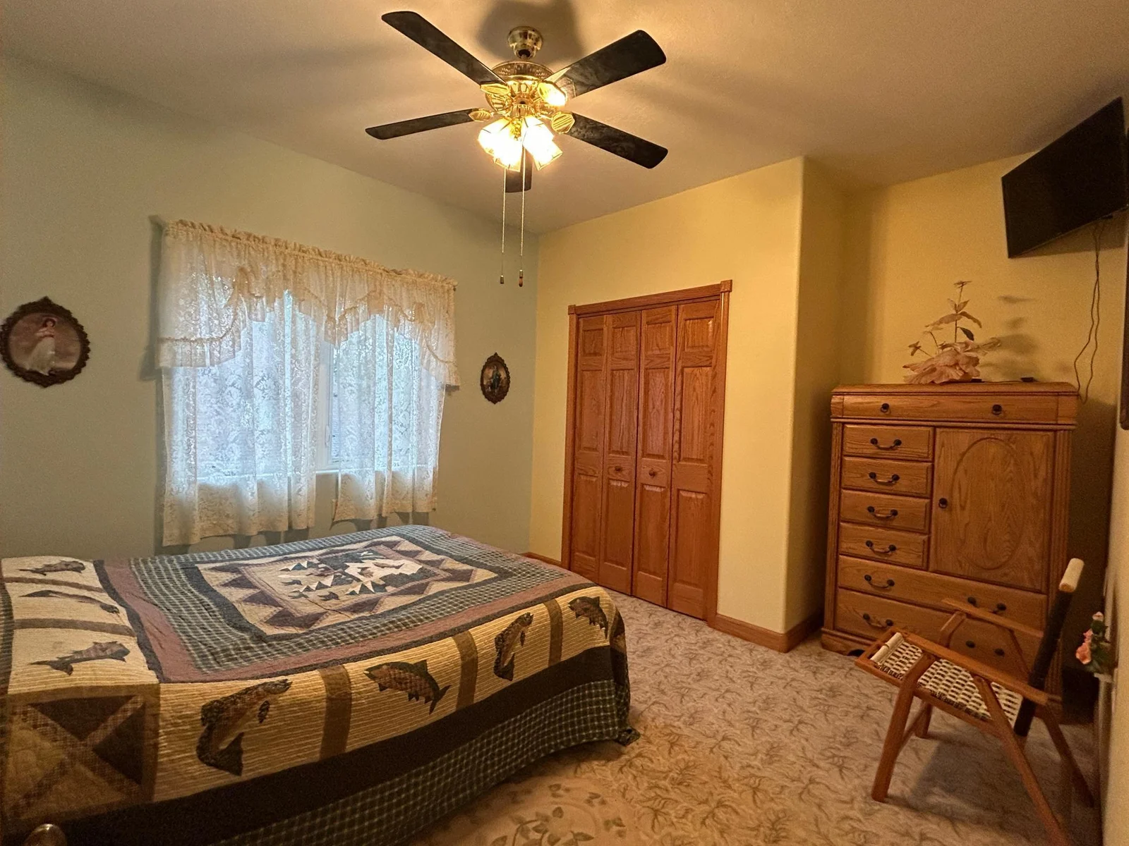 Bedroom 2.JPG