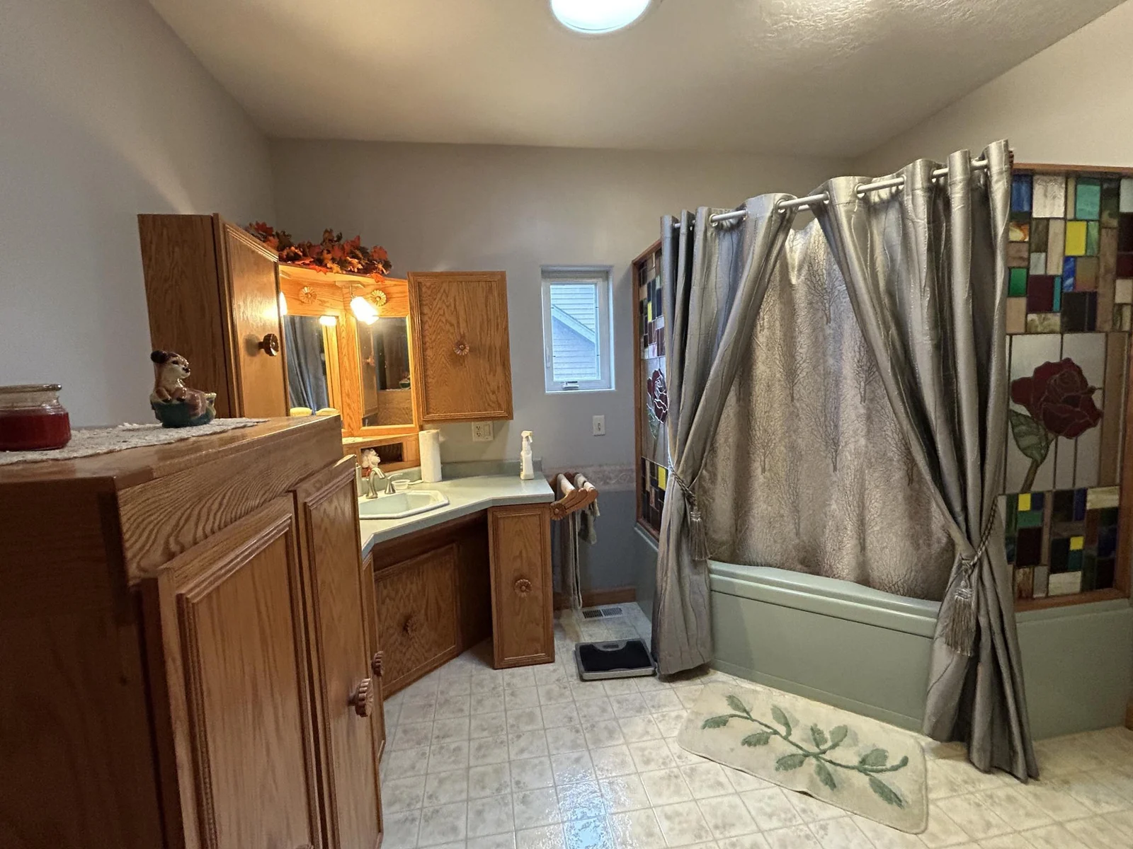 Upstairs Bath.JPG