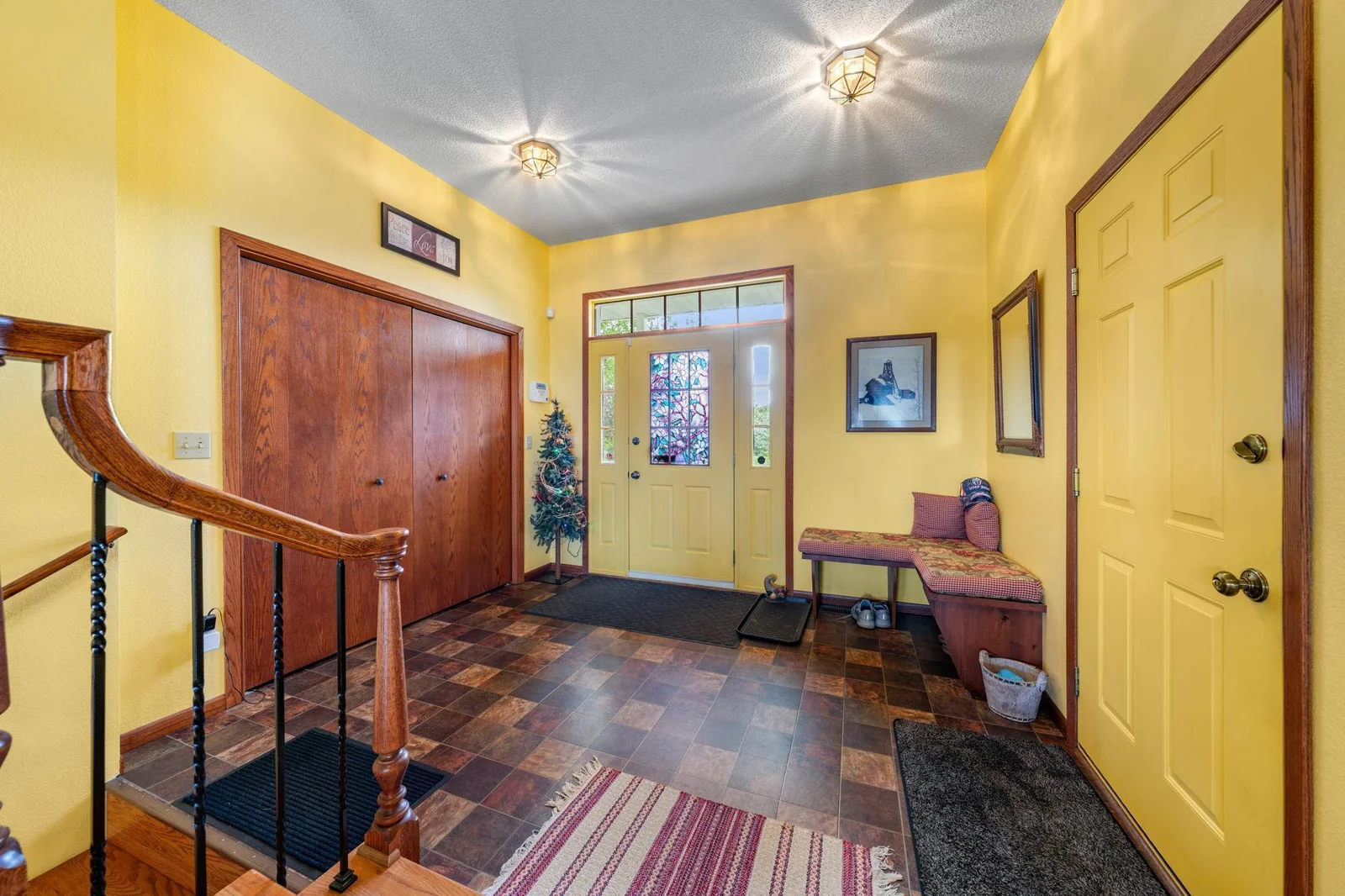 Large and Inviting Entryway