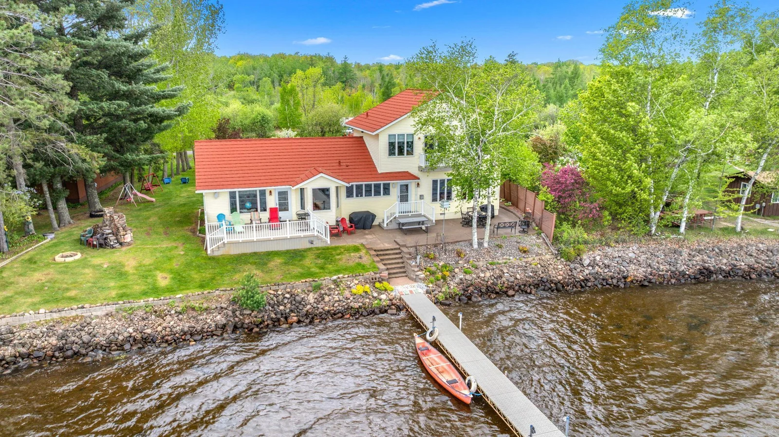 Lovely Setting and Lake Access