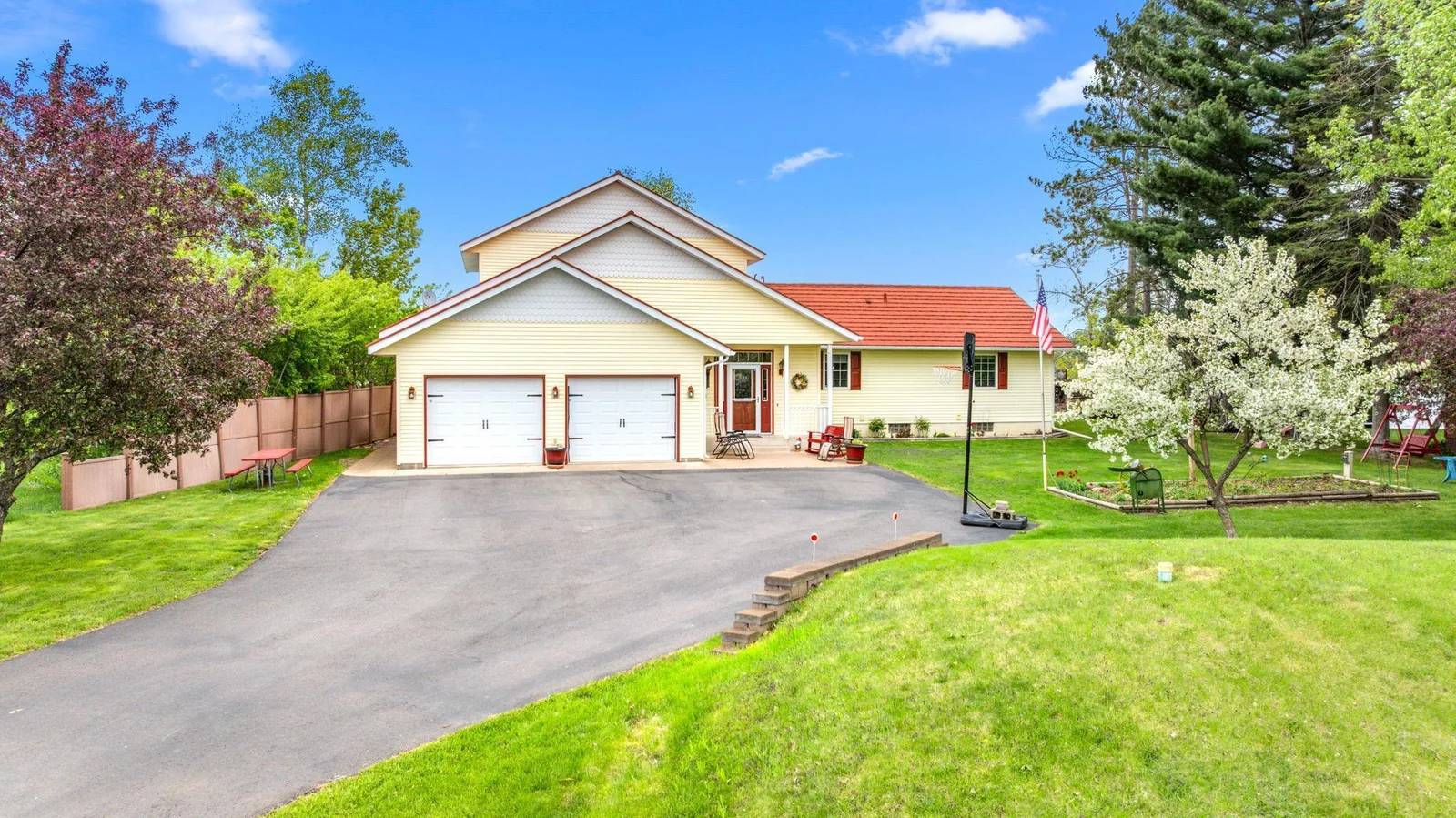 Beautiful Yard, Gardens and Trees