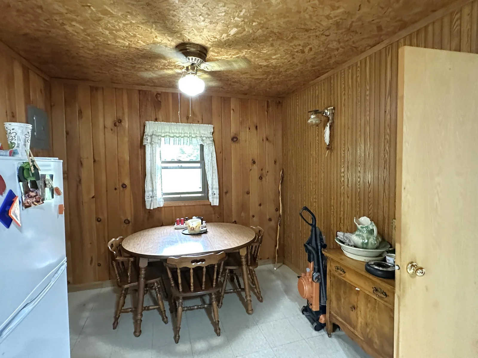1529 Riddell Rd Eat In Kitchen.JPG