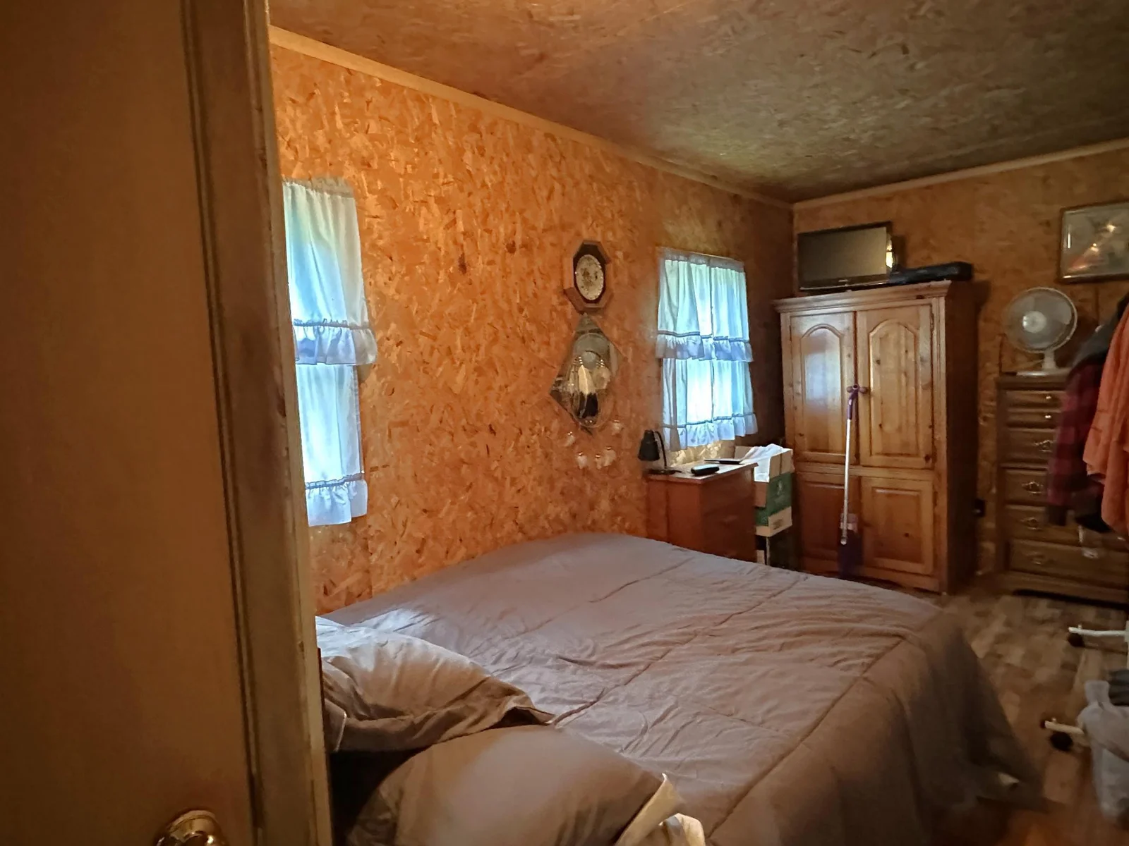 1529 Riddell Rd Bedroom 1.JPG