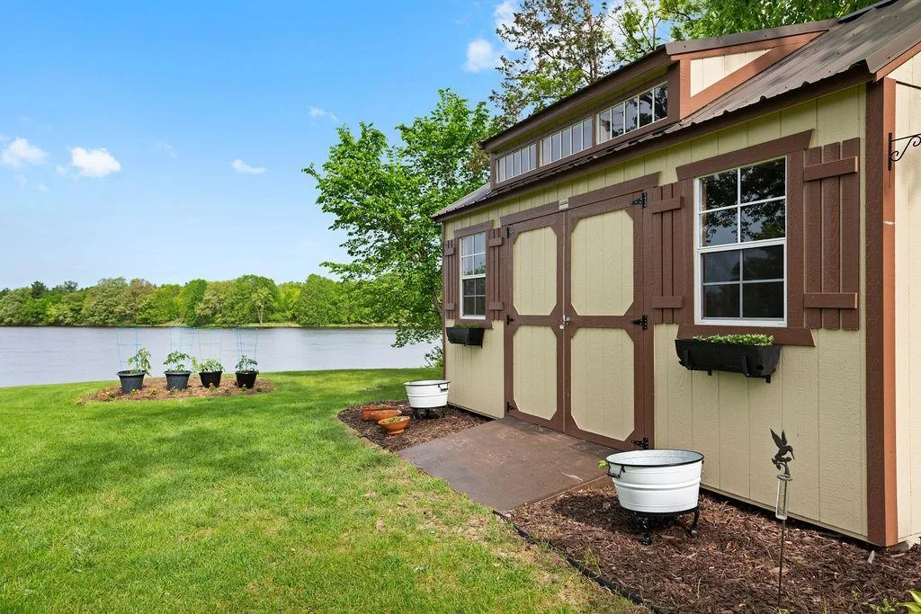 If you enjoy gardening there is lots of room with a view too!